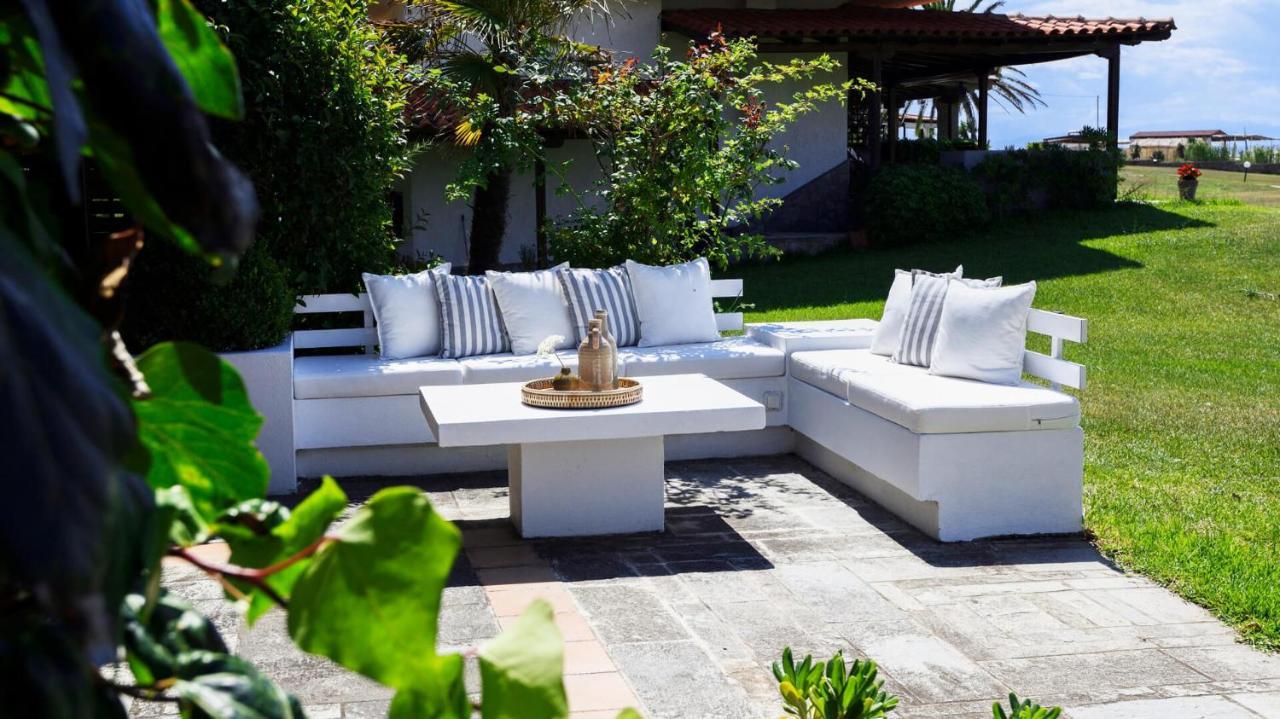 Soleado Beachfront Villa Skála Foúrkas Eksteriør billede